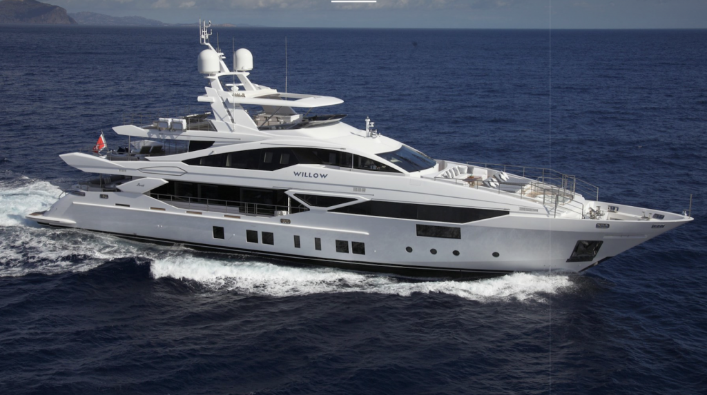 Le superyacht WILLOW en haute mer